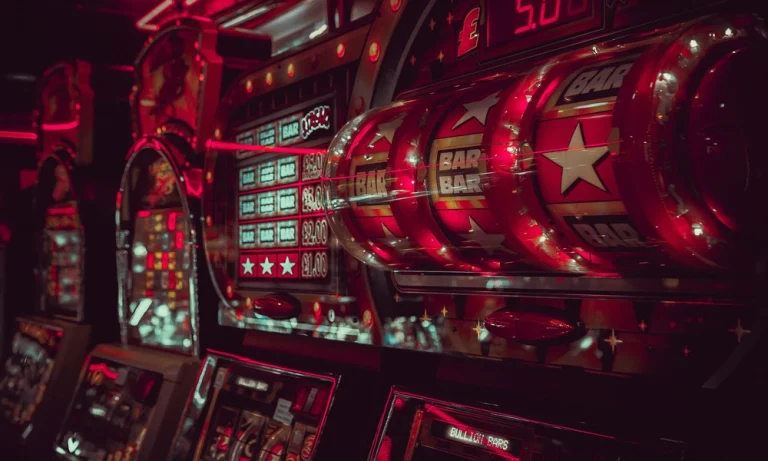 How do online casino types offer the most range of options?